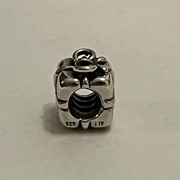 PANDORA Retired Sterling Silver Christmas Gift or Birthday Present Bead - Picture 3 of 5